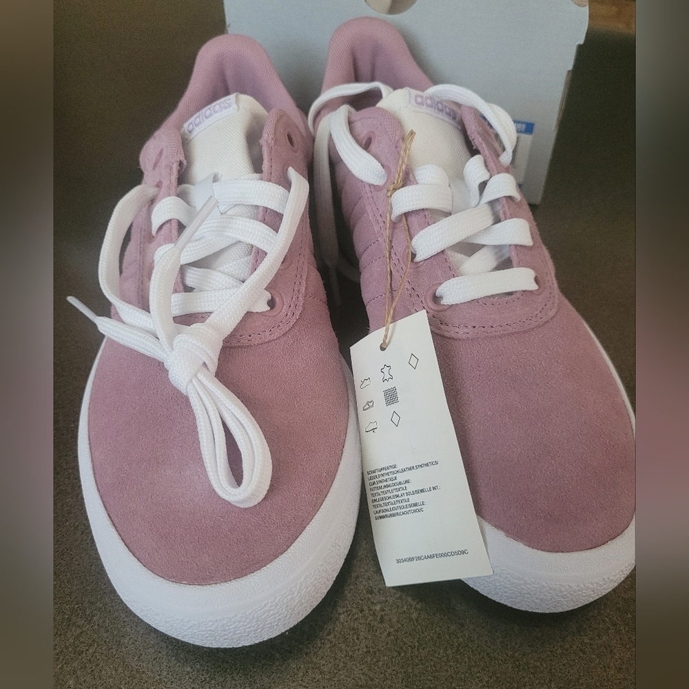 VULCRAID3R GW9181 Suede Adidas skateboard shoes NIB. Fig and white Women's 8/40